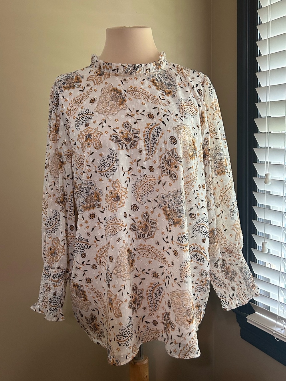 Women's White Floral Paisley Ruffle-Neck Blouse